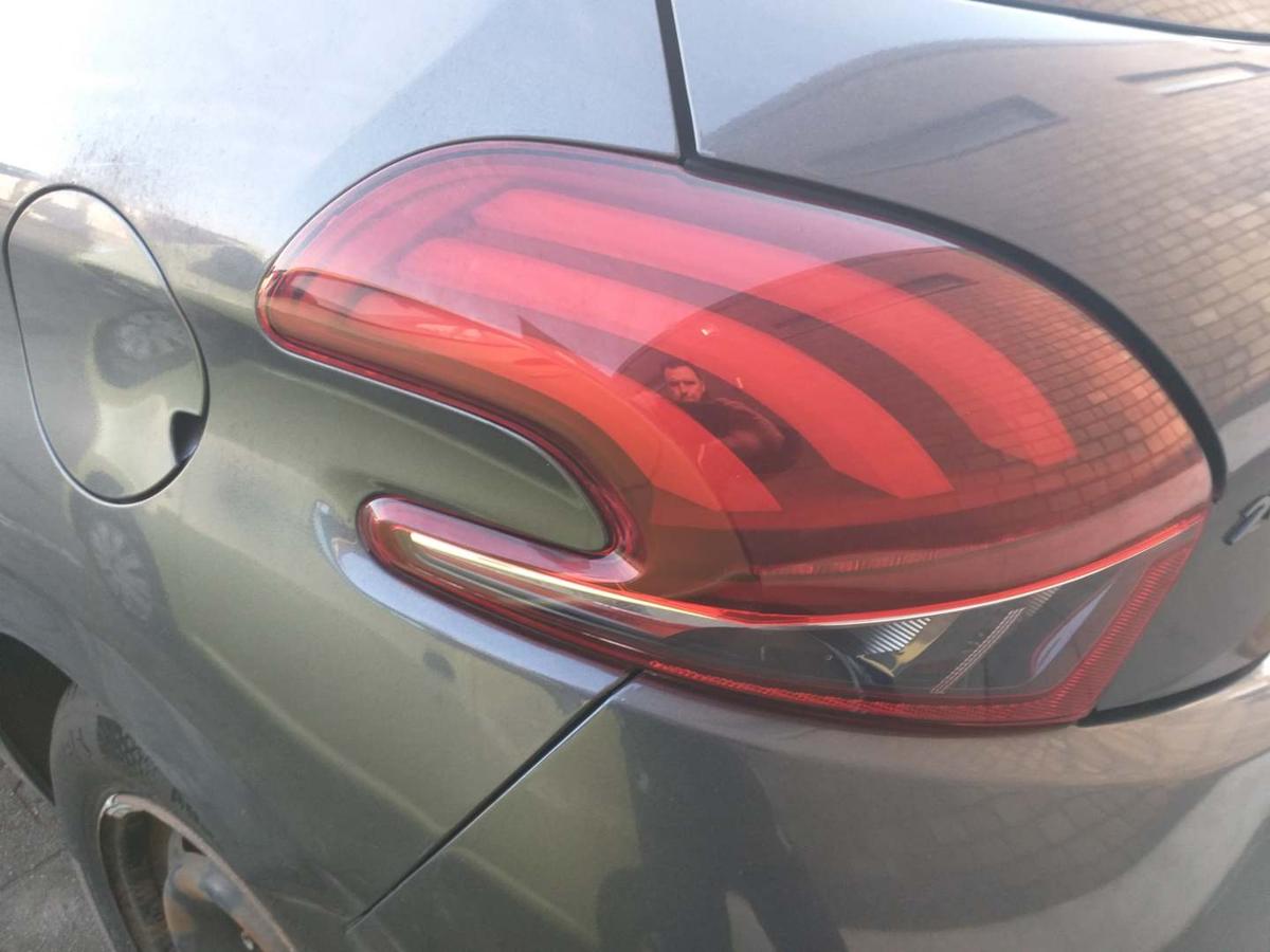 Peugeot 208 original R&uuml;cklicht R&uuml;ckleuchte Schlussleuchte links Facelift Bj.2015